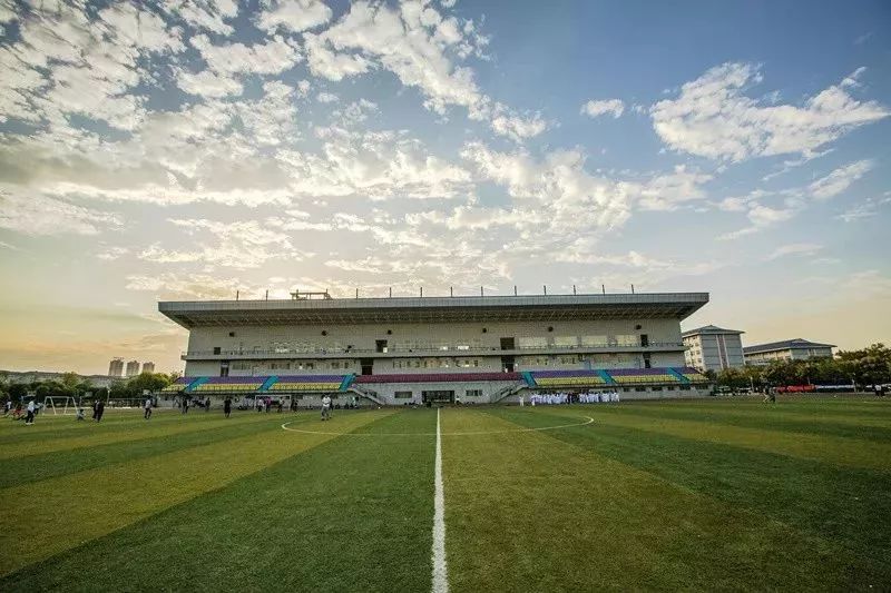 武漢東湖學(xué)院本科助學(xué)班：操場